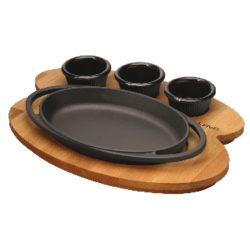 Oval plate with wooden platter